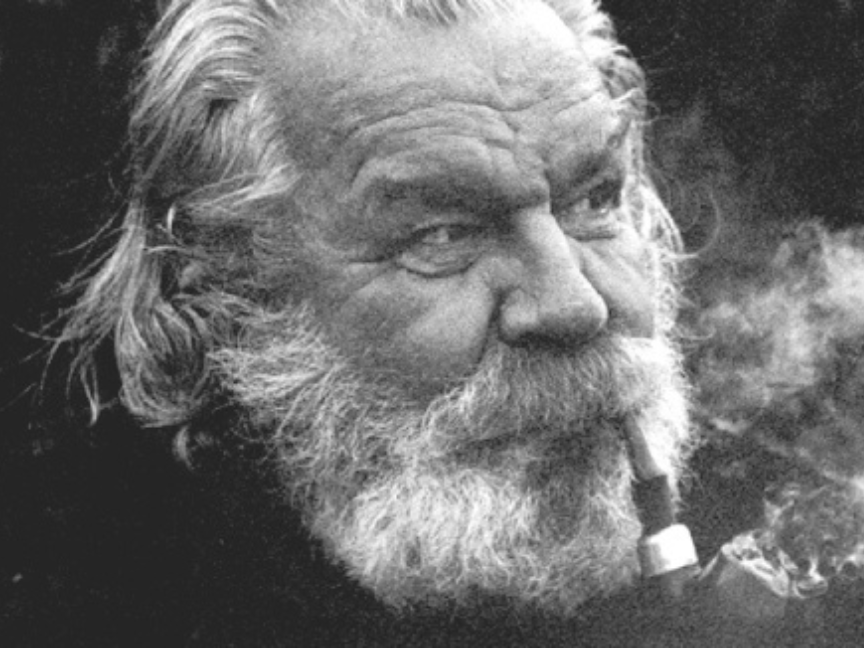 Potrait von Tapio Wirkkala der eine Pfeife raucht