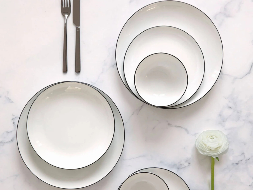 Arzberg plates in white with black border