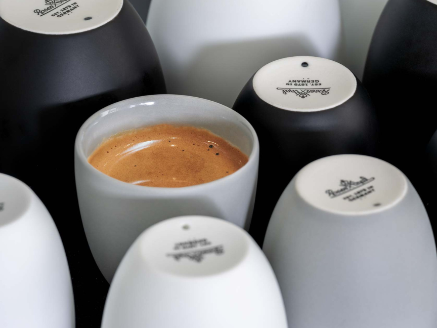 Kaffeetassen von Rosenthal in grau, weiß und schwarz