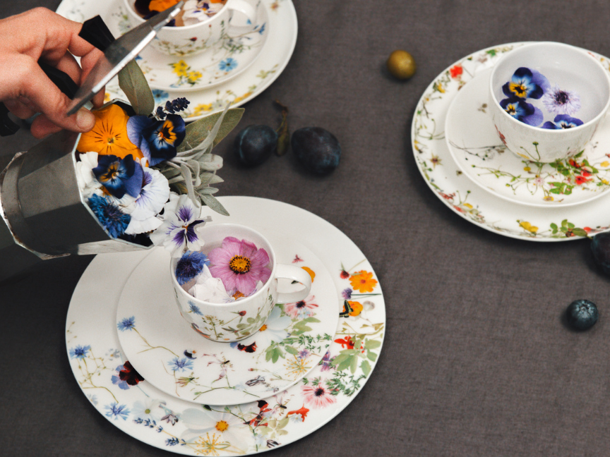 Floral Rosenthal tableware Brillance by Regula Stüdli with flowers in cups and moka pot.