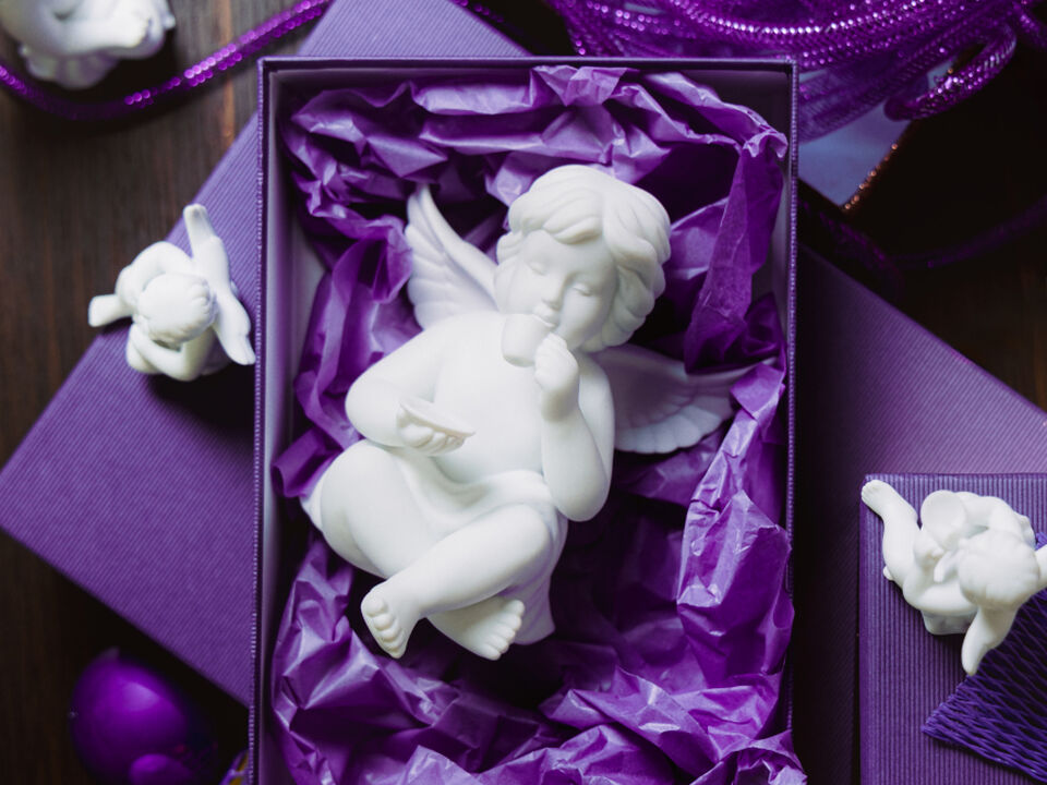 A grey ceramic bowl filled with rice and stir-fried vegetables, placed on a matching grey plate with dark chopsticks beside it. In the background, smaller red and white bowls contain side dishes.
