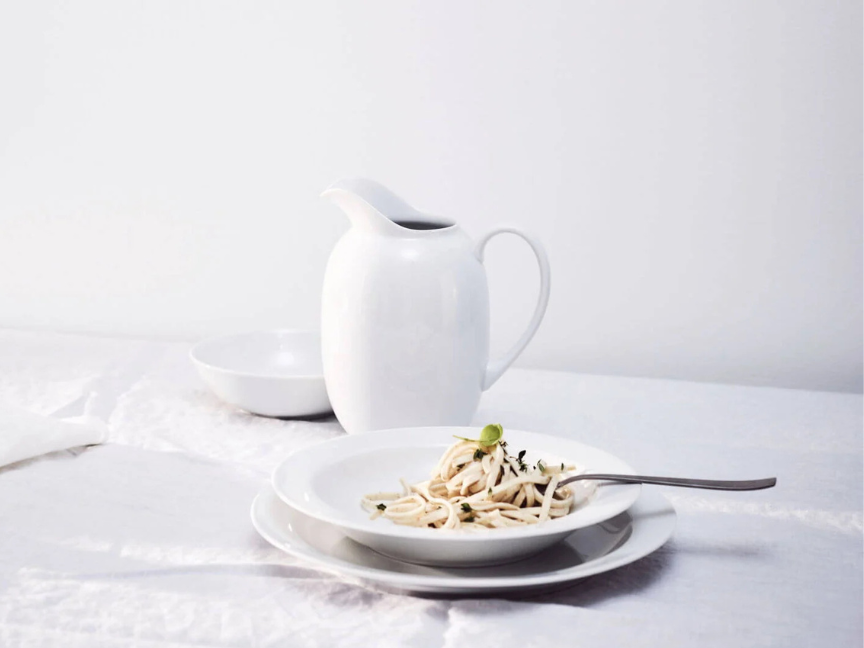 Arzberg plate set in white with spaghetti