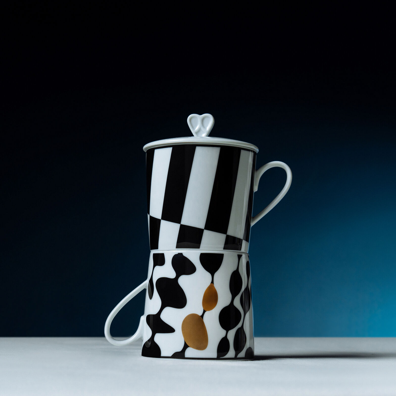 Becher mit Henkel image number null