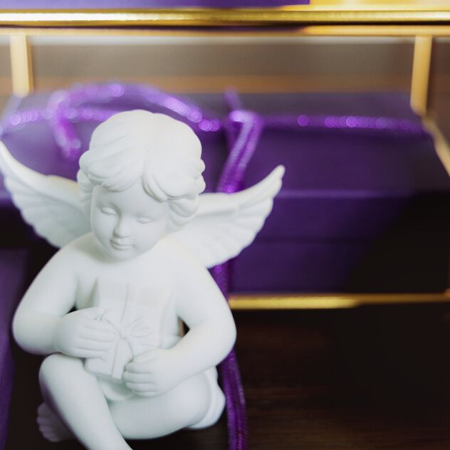 Angel with gift image number 5