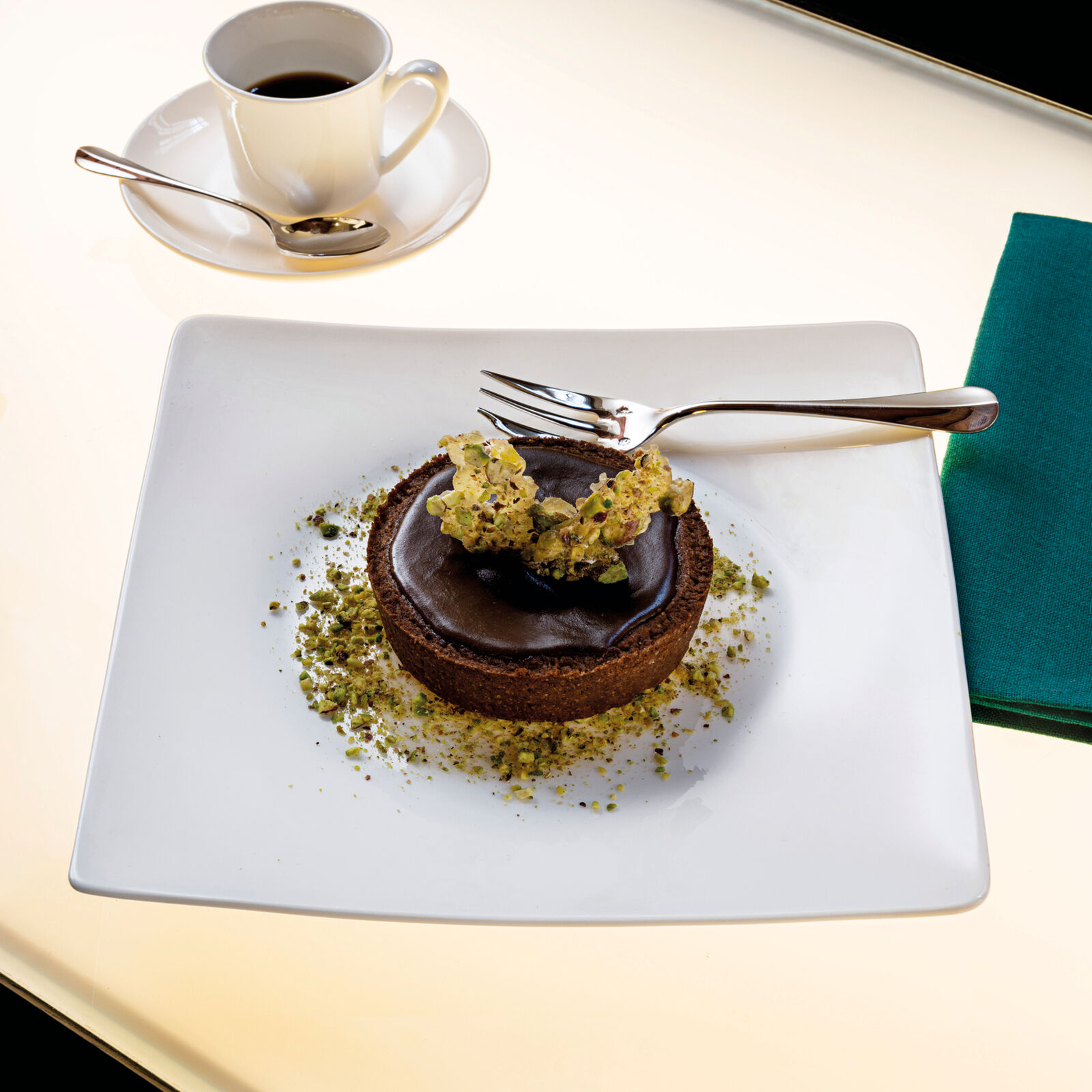 Plate 23 cm square flat image number null