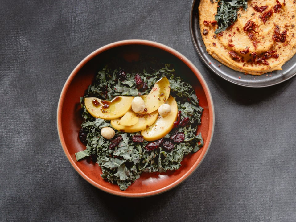 Rosenthal Joyn Spark Bowl gefüllt mit mediterranem Essen