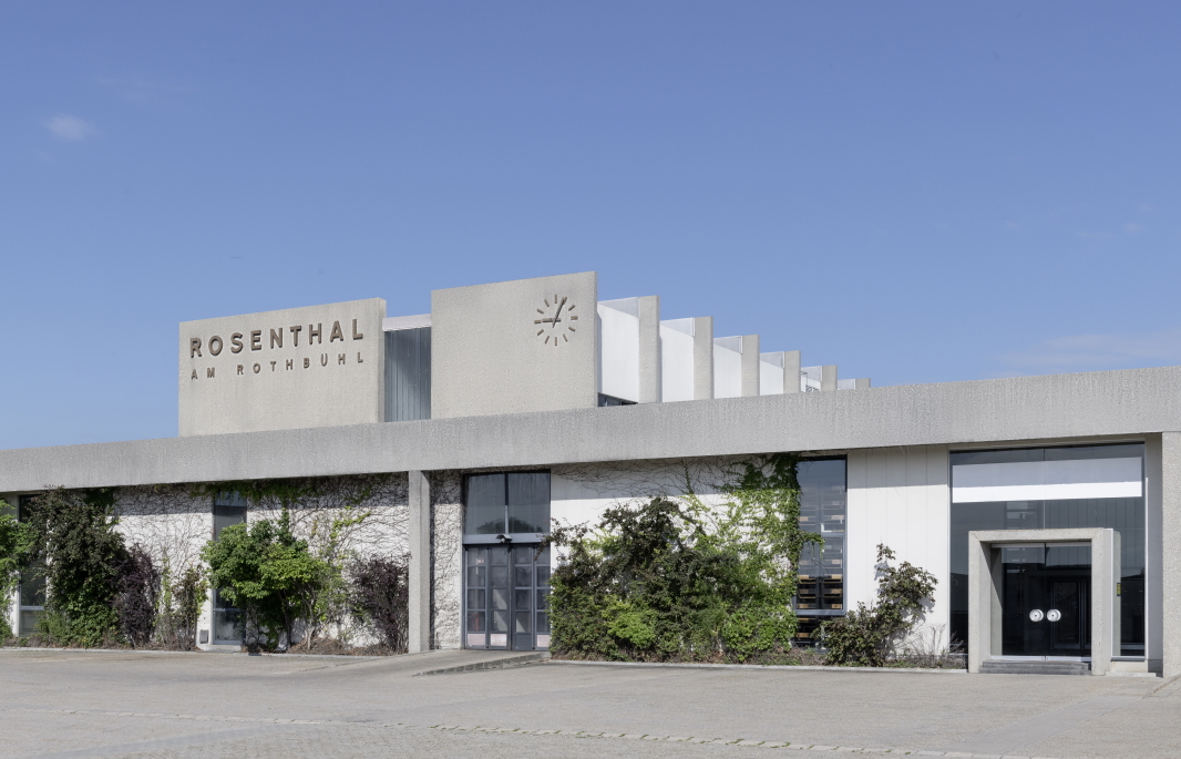 Au&szlig;enaufnahme des Fabrikgeb&auml;udes Rosenthal am Rothb&uuml;hl in Selb