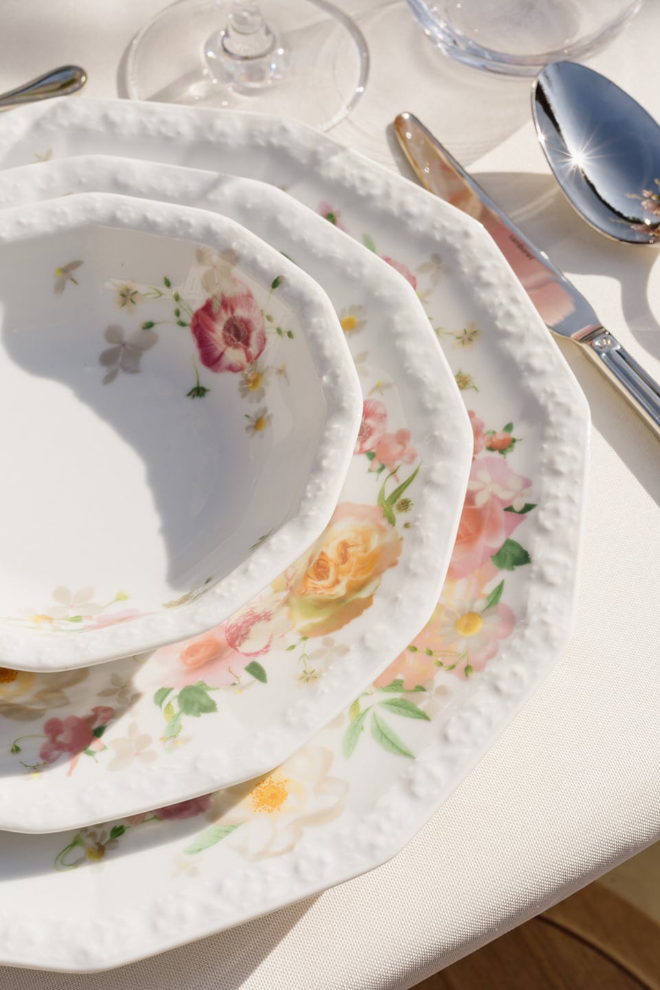 Maria pink rose plates on a table