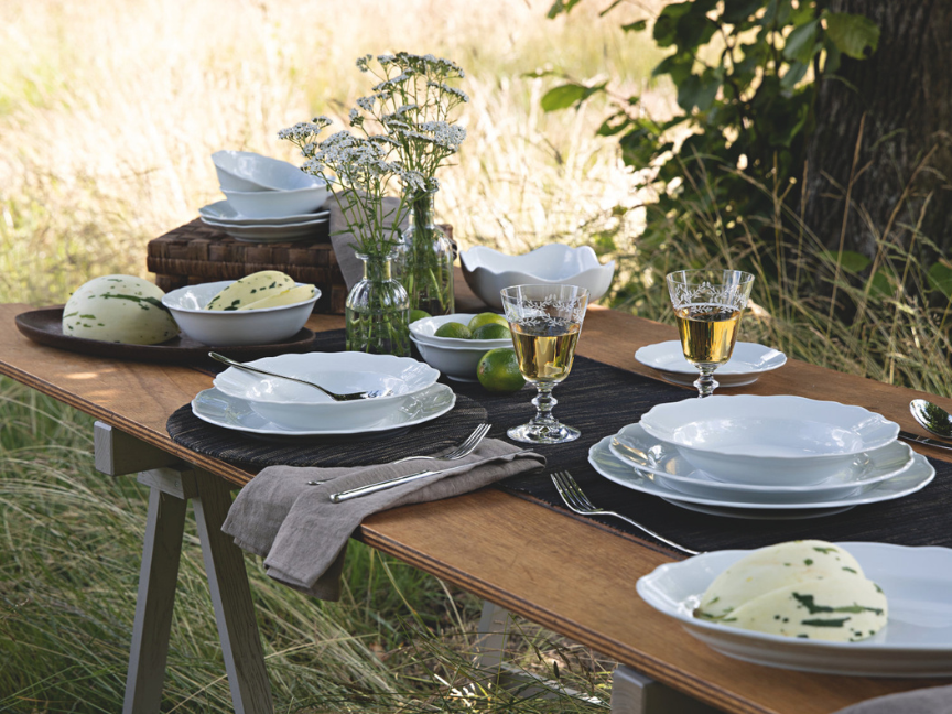 Maria Theresia Hutschenreuther white plates on wooden table